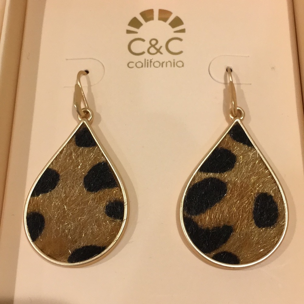 Faux leopard fur pierced dangle earrings NWT GT